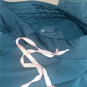 FIGS small scrub set